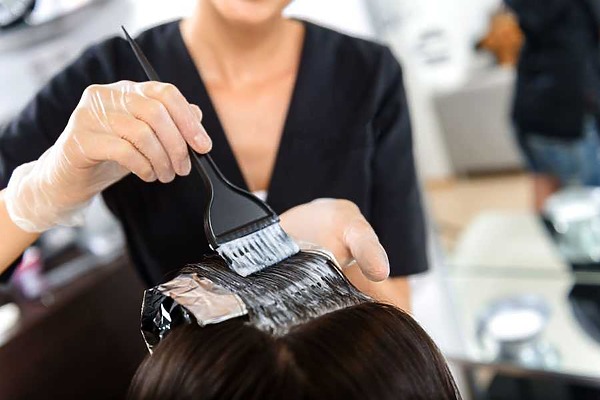 hair dye after hair transplant featured image