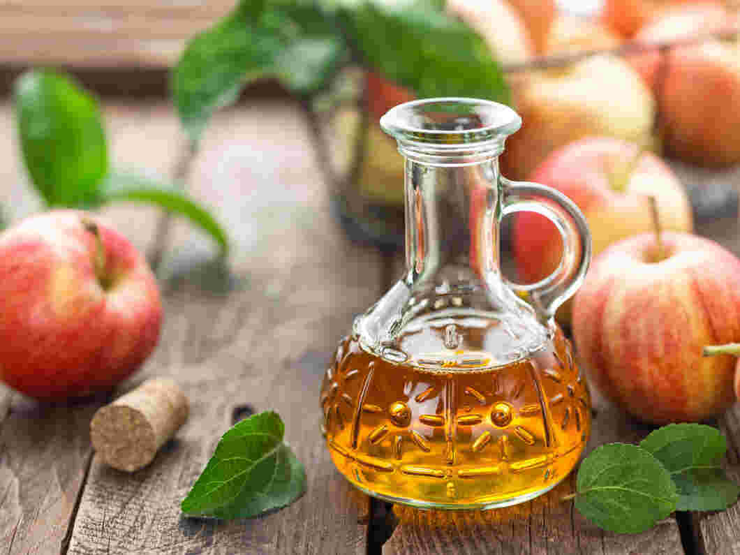 apple cider vinegar for hair featured image