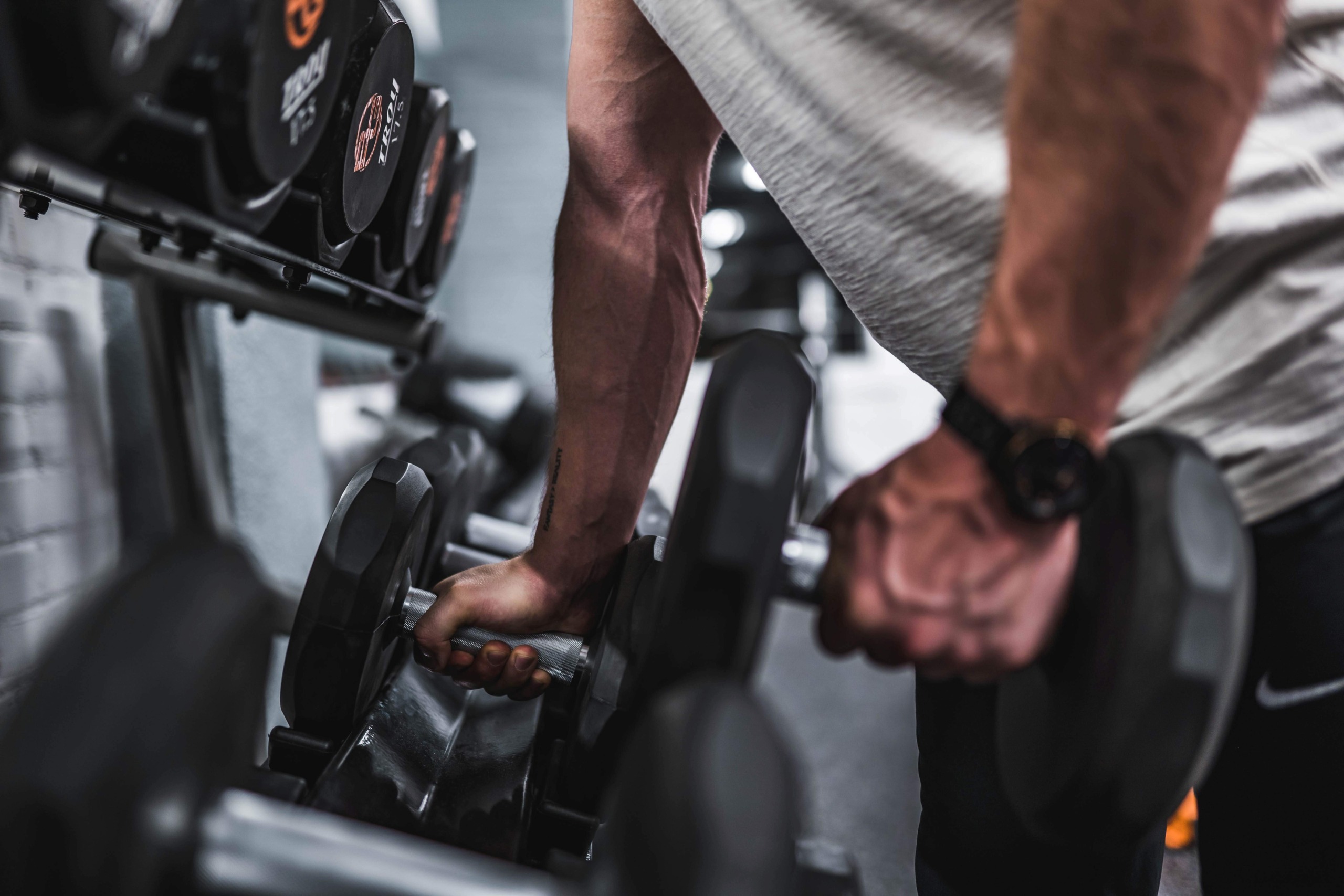 man weight lifting after a hair transplant